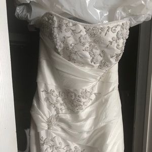 White Strapless wedding dress sz 6